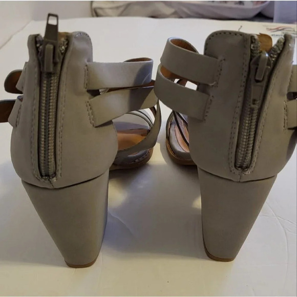 Women's Charlotte Russe Sandals (Grey - Size 7) - Picture 8 of 10